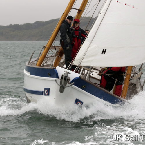 Boleh under sail with an impressive bow wave